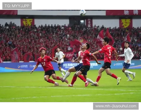 无锡足球队员王俊博勇敢拼搏展现实力 助力球队冲刺新高峰